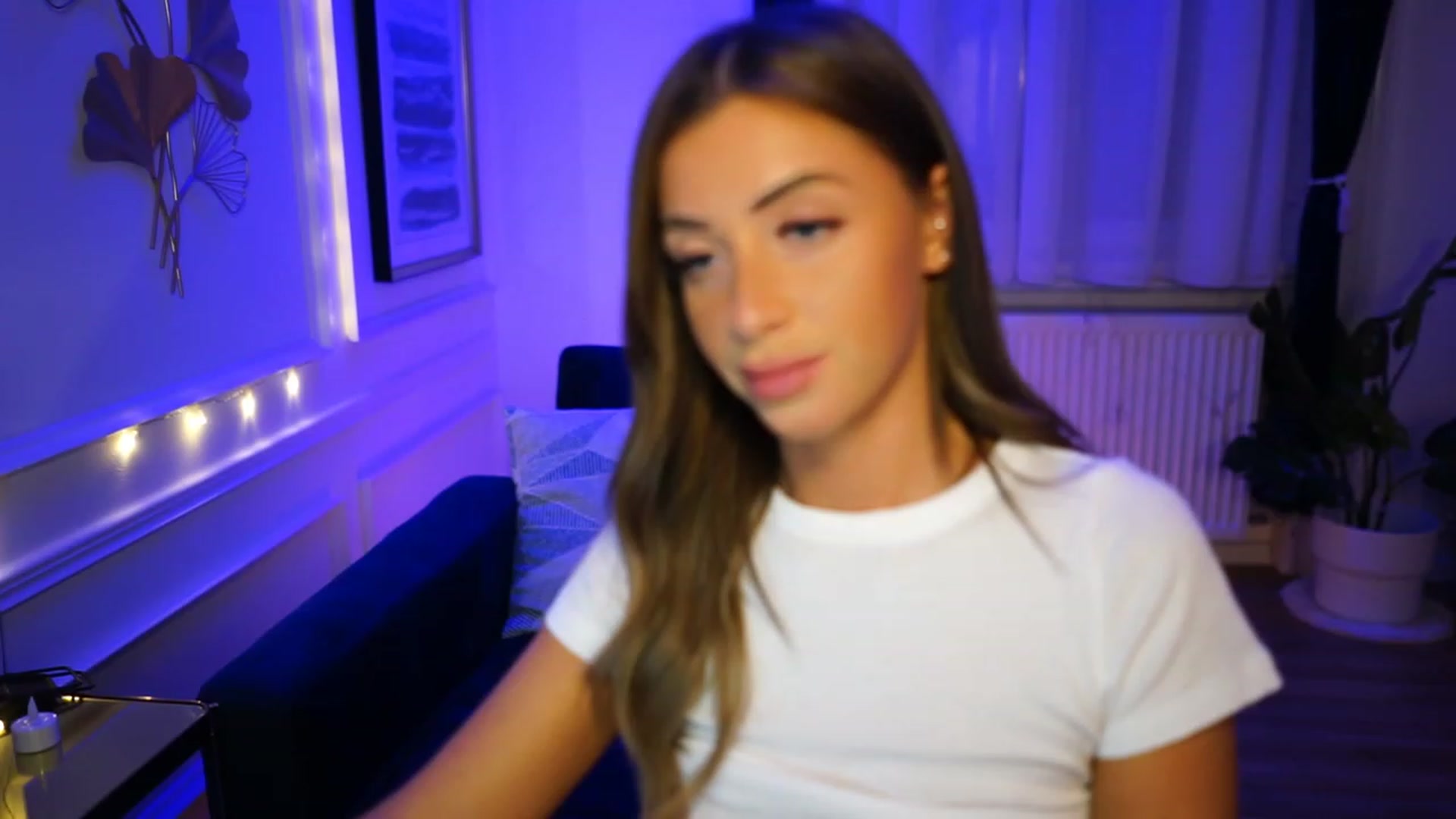Gallery image thumbnail from emma_ruby's myfreecams stream on, 02/18/2023, 20:32 image 2 of 20