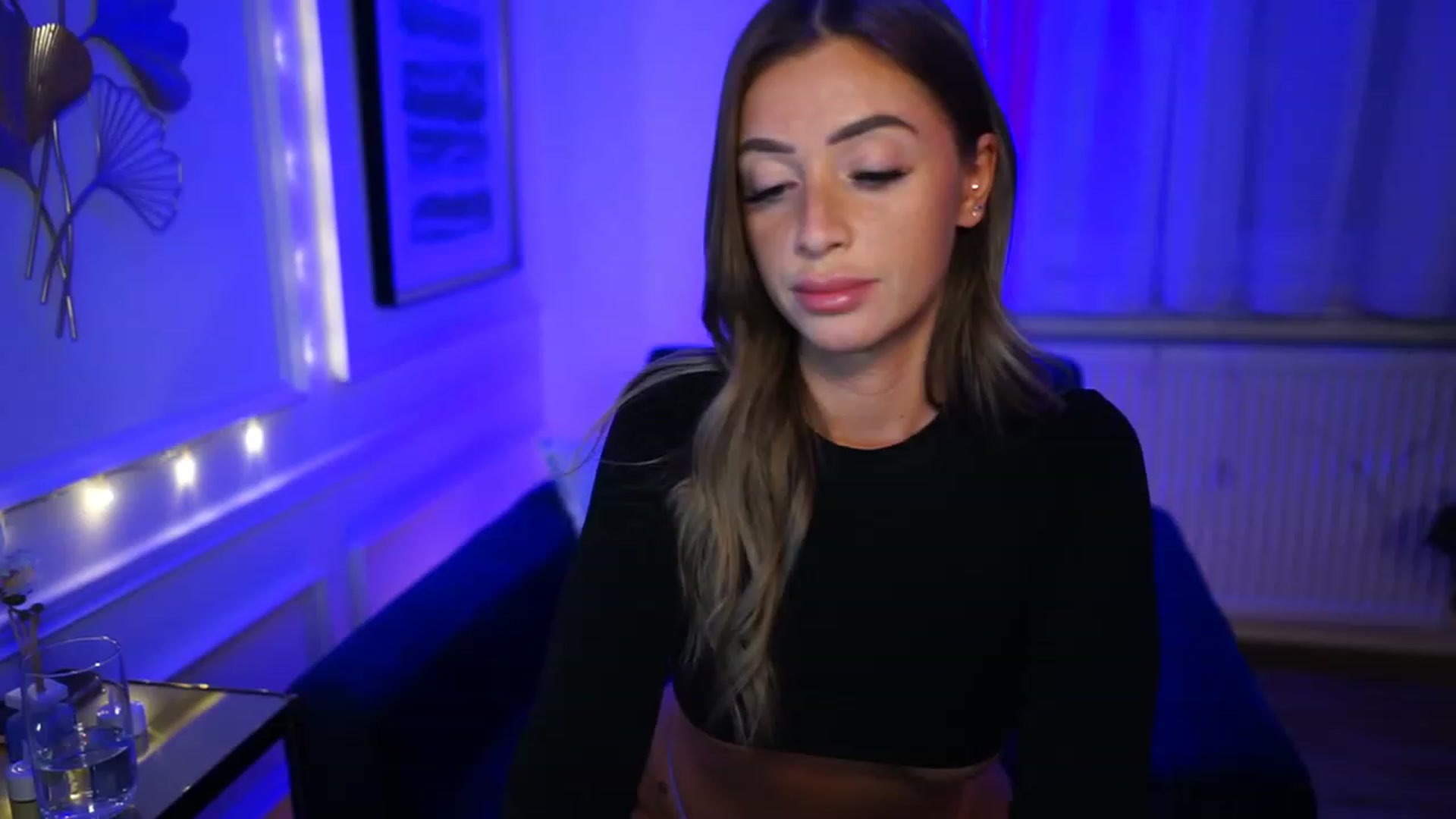 Gallery image thumbnail from emma_ruby's myfreecams stream on, 02/19/2023, 19:01 image 6 of 20