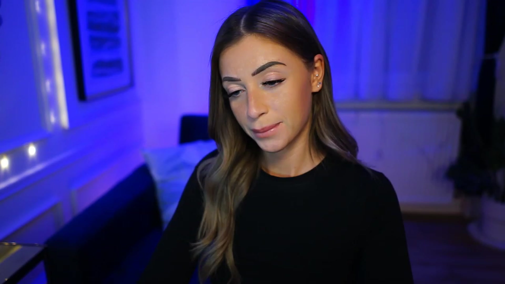 Gallery image thumbnail from emma_ruby's myfreecams stream on, 02/19/2023, 19:01 image 19 of 20