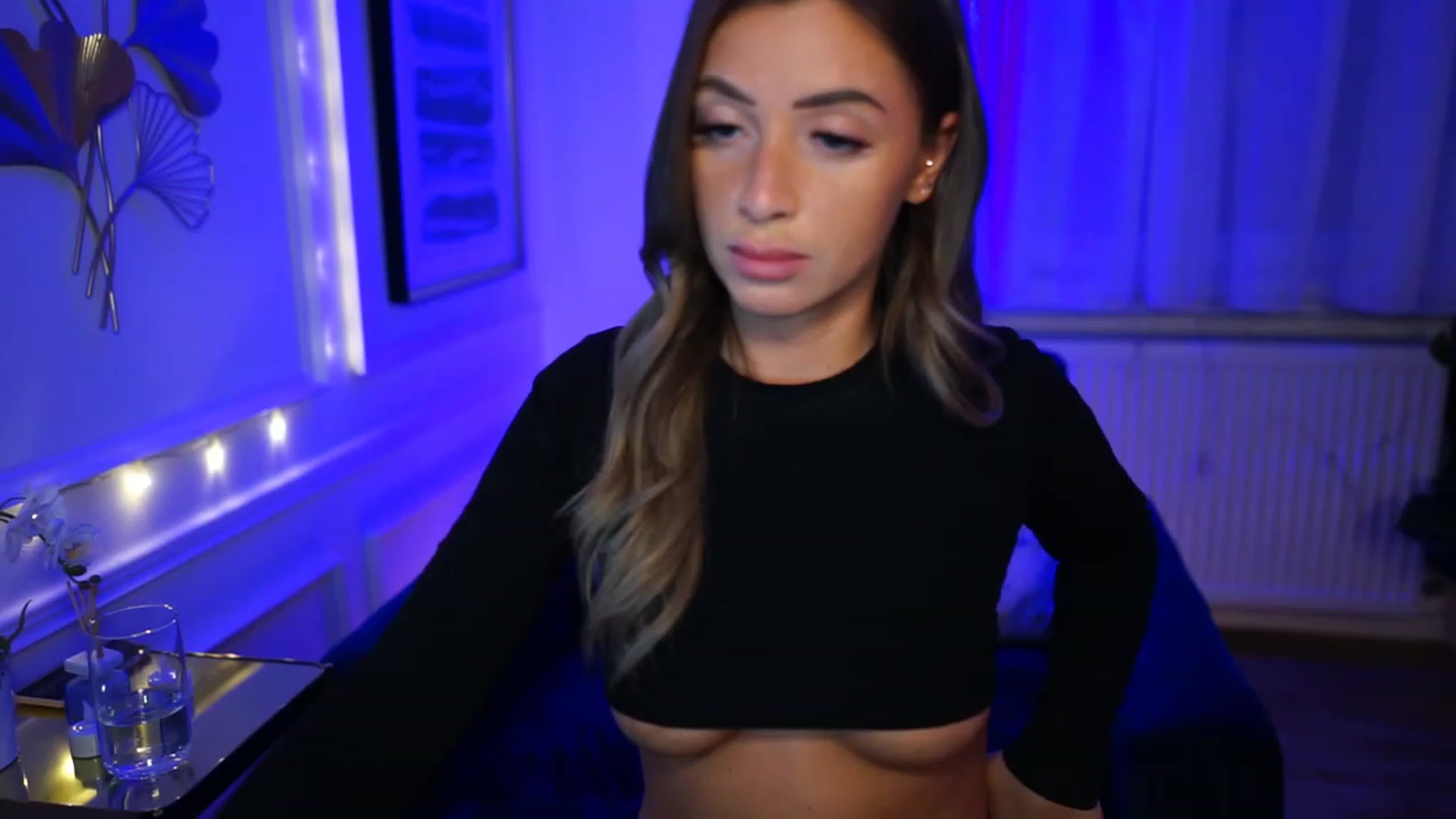 Gallery image thumbnail from emma_ruby's myfreecams stream on, 02/19/2023, 19:01 image 1 of 20