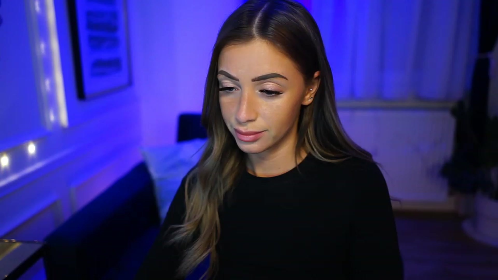Gallery image thumbnail from emma_ruby's myfreecams stream on, 02/19/2023, 19:01 image 18 of 20