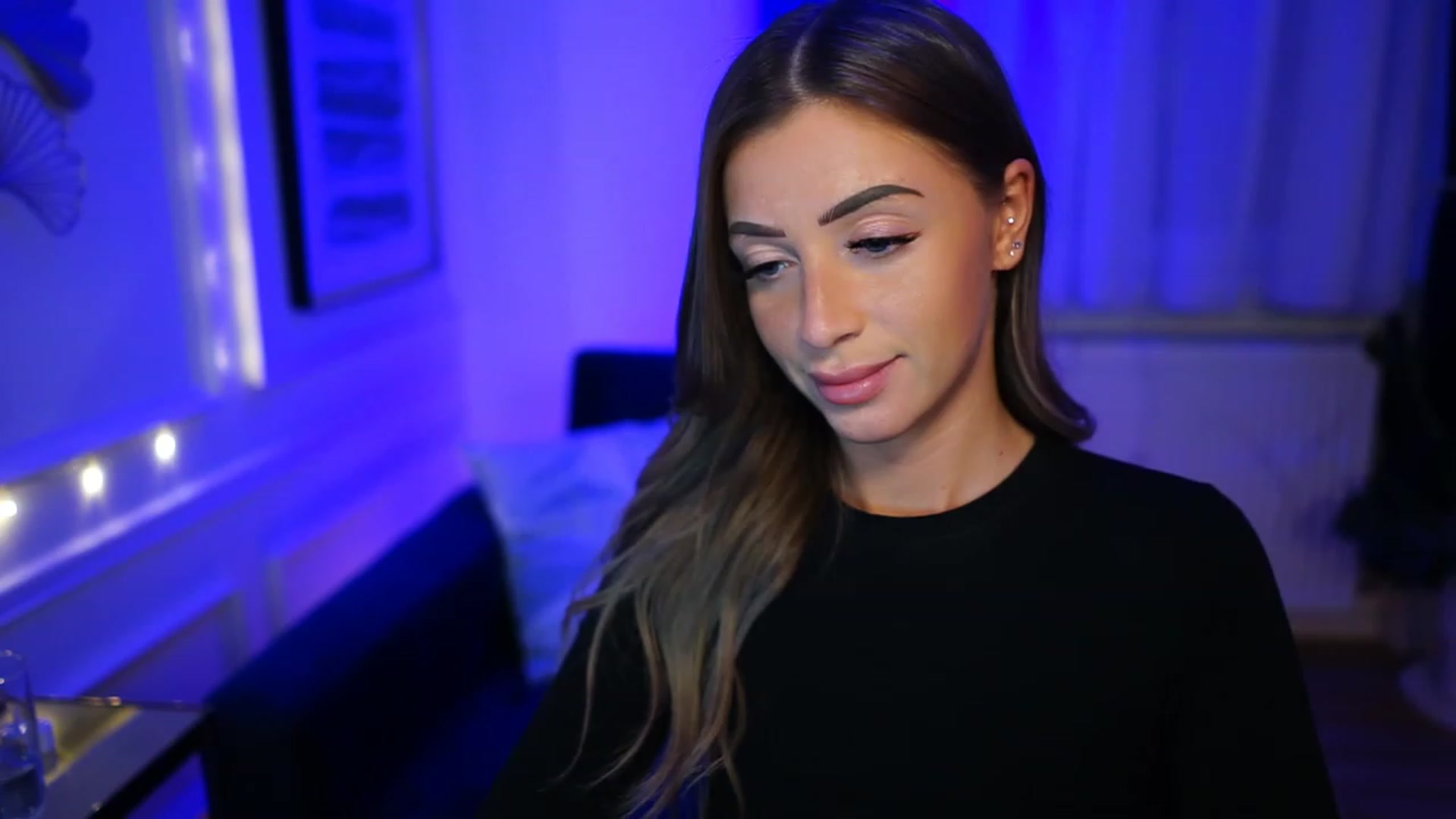 Gallery image thumbnail from emma_ruby's myfreecams stream on, 02/19/2023, 19:01 image 4 of 20