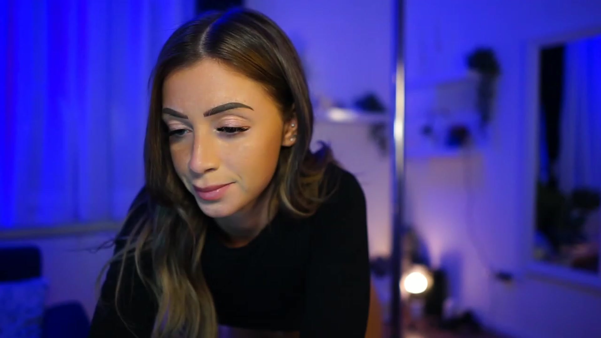 Gallery image thumbnail from emma_ruby's myfreecams stream on, 02/19/2023, 19:01 image 10 of 20