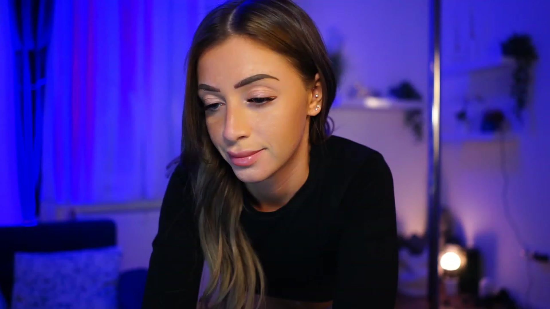 Gallery image thumbnail from emma_ruby's myfreecams stream on, 02/19/2023, 19:01 image 12 of 20