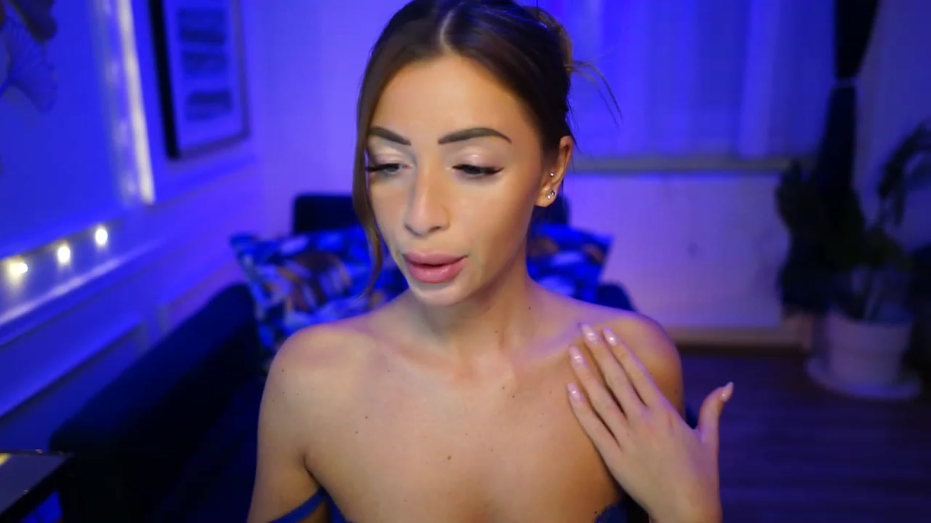 Gallery image thumbnail from emma_ruby's myfreecams stream on, 02/20/2023, 13:46 image 1 of 20