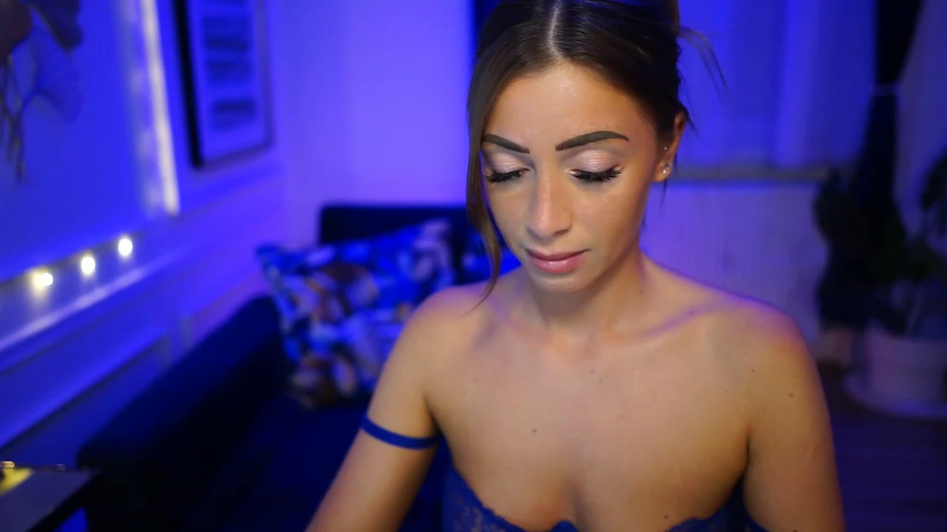 Gallery image thumbnail from emma_ruby's myfreecams stream on, 02/20/2023, 13:46 image 15 of 20