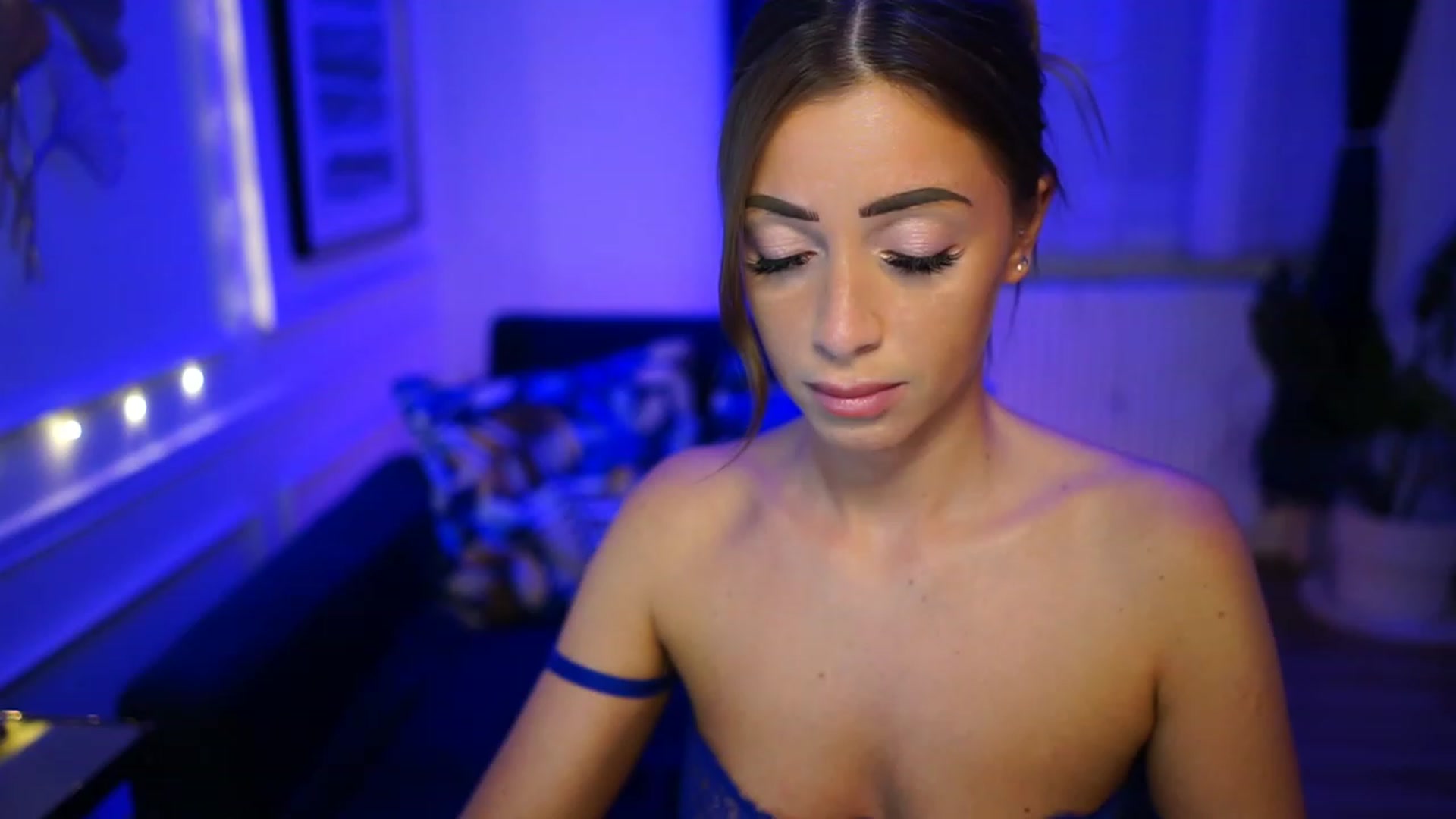 Gallery image thumbnail from emma_ruby's myfreecams stream on, 02/20/2023, 13:46 image 17 of 20