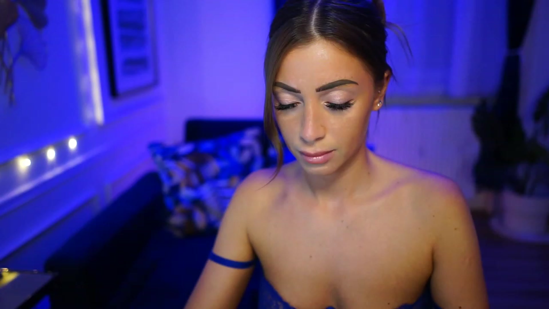 Gallery image thumbnail from emma_ruby's myfreecams stream on, 02/20/2023, 13:46 image 19 of 20