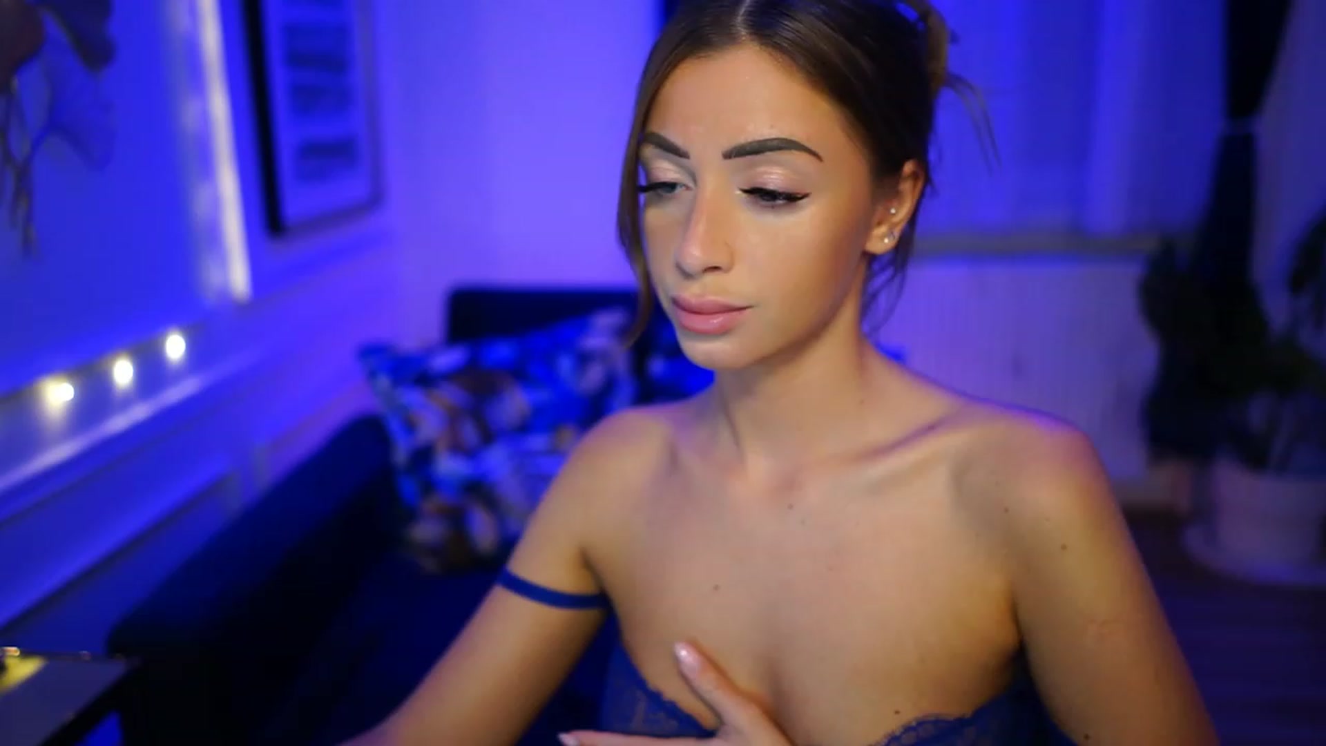 Gallery image thumbnail from emma_ruby's myfreecams stream on, 02/20/2023, 13:46 image 18 of 20