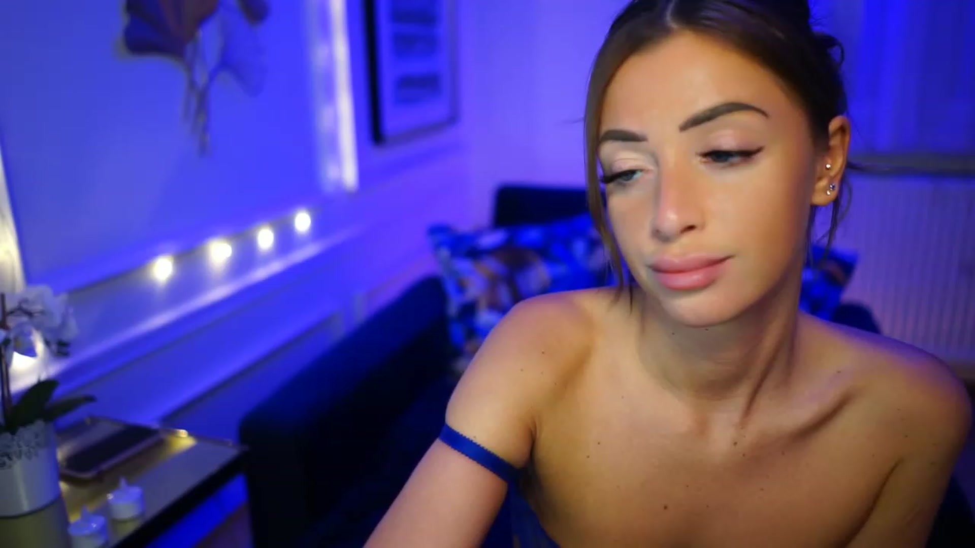 Gallery image thumbnail from emma_ruby's myfreecams stream on, 02/20/2023, 15:14 image 19 of 20