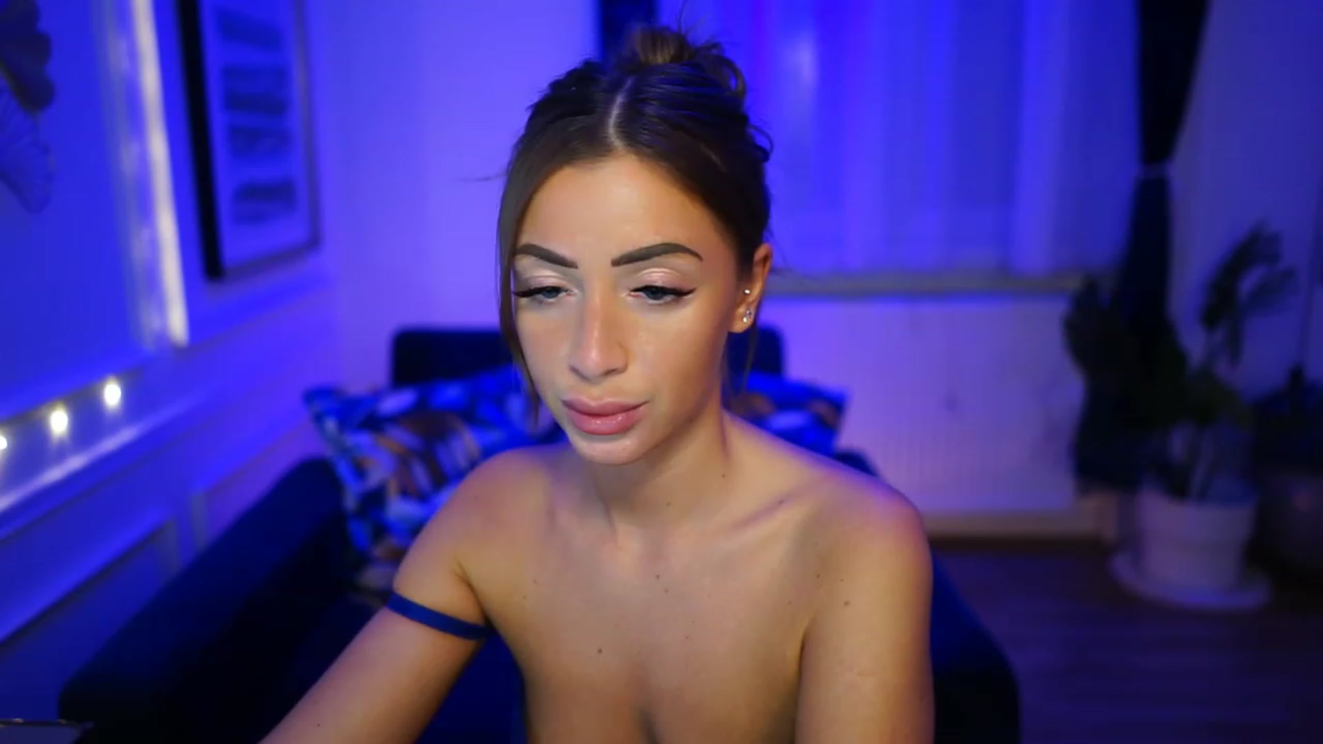 Gallery image thumbnail from emma_ruby's myfreecams stream on, 02/20/2023, 15:14 image 6 of 20