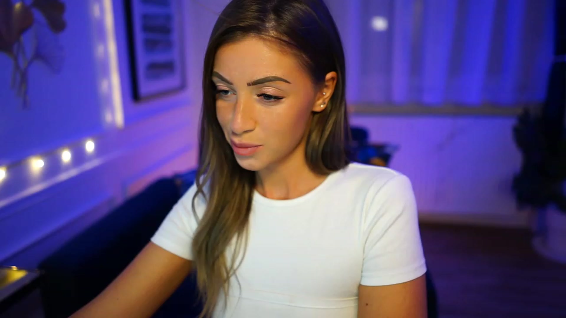 Gallery image thumbnail from emma_ruby's myfreecams stream on, 02/22/2023, 17:39 image 15 of 20