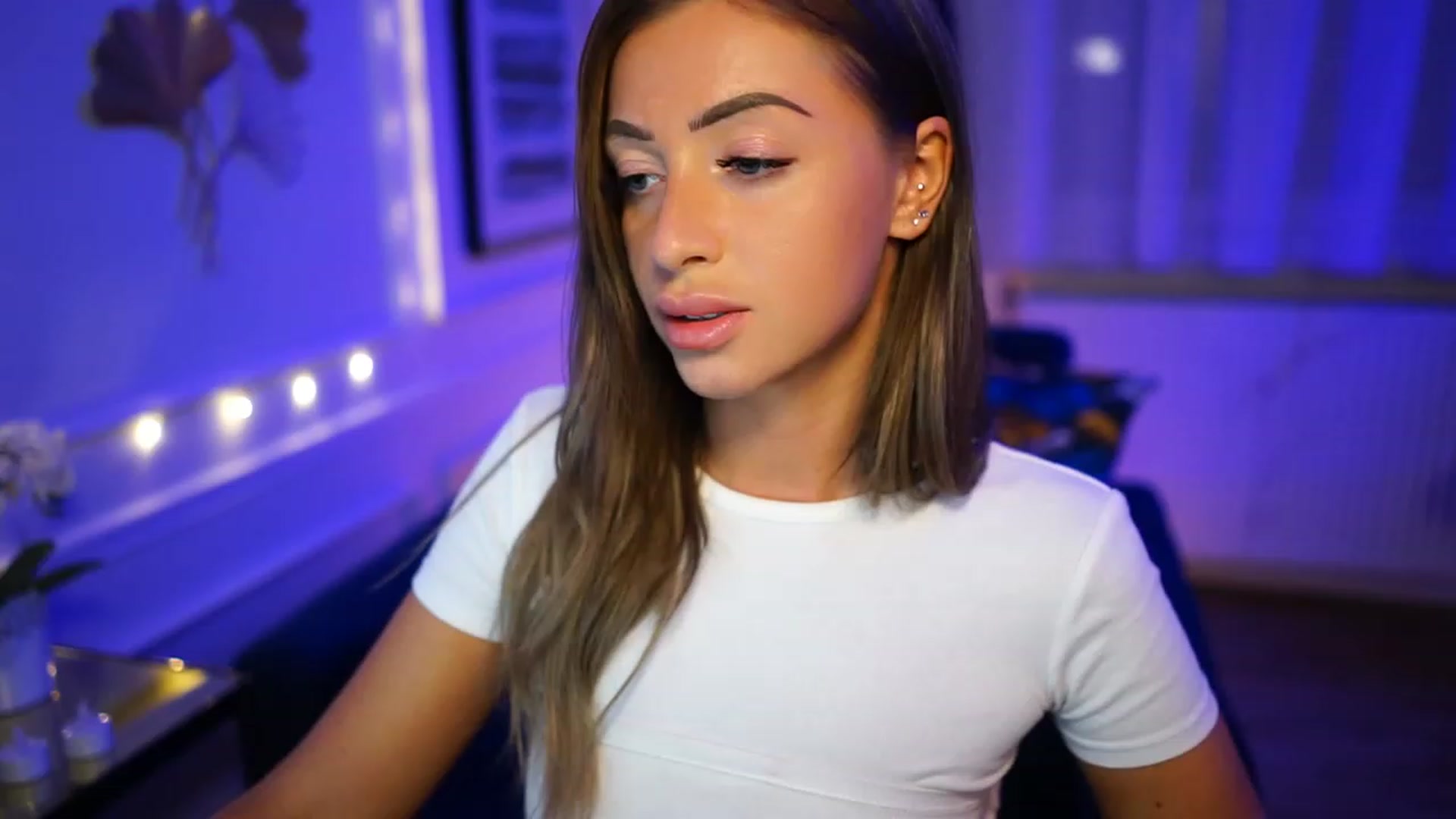 Gallery image thumbnail from emma_ruby's myfreecams stream on, 02/22/2023, 17:39 image 8 of 20