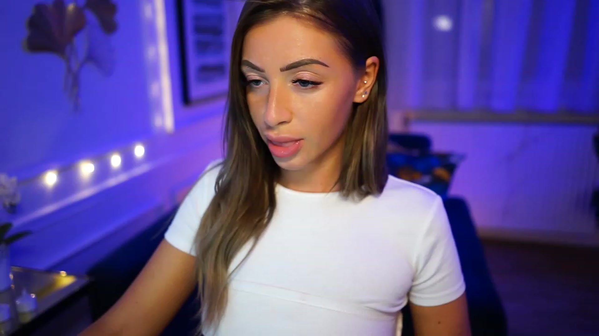 Gallery image thumbnail from emma_ruby's myfreecams stream on, 02/22/2023, 17:39 image 7 of 20