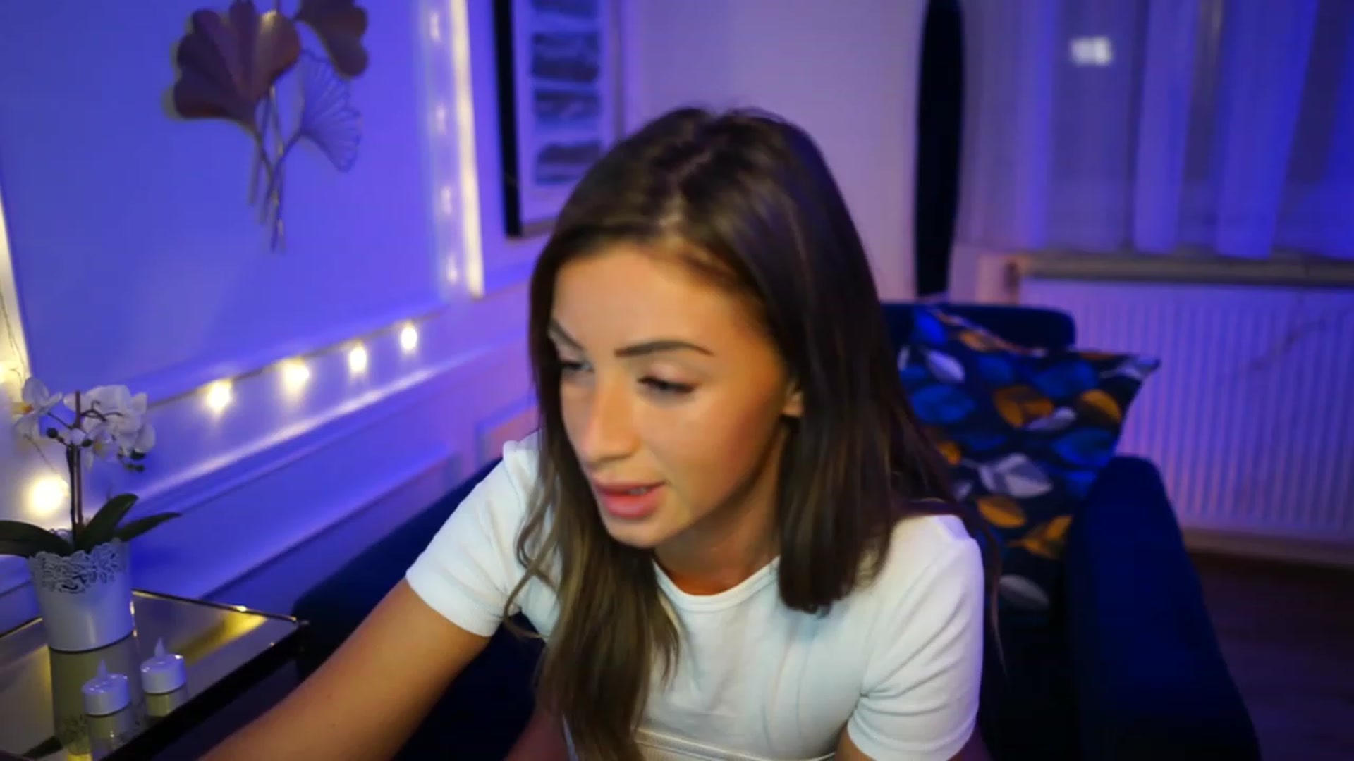 Gallery image thumbnail from emma_ruby's myfreecams stream on, 02/22/2023, 17:39 image 14 of 20