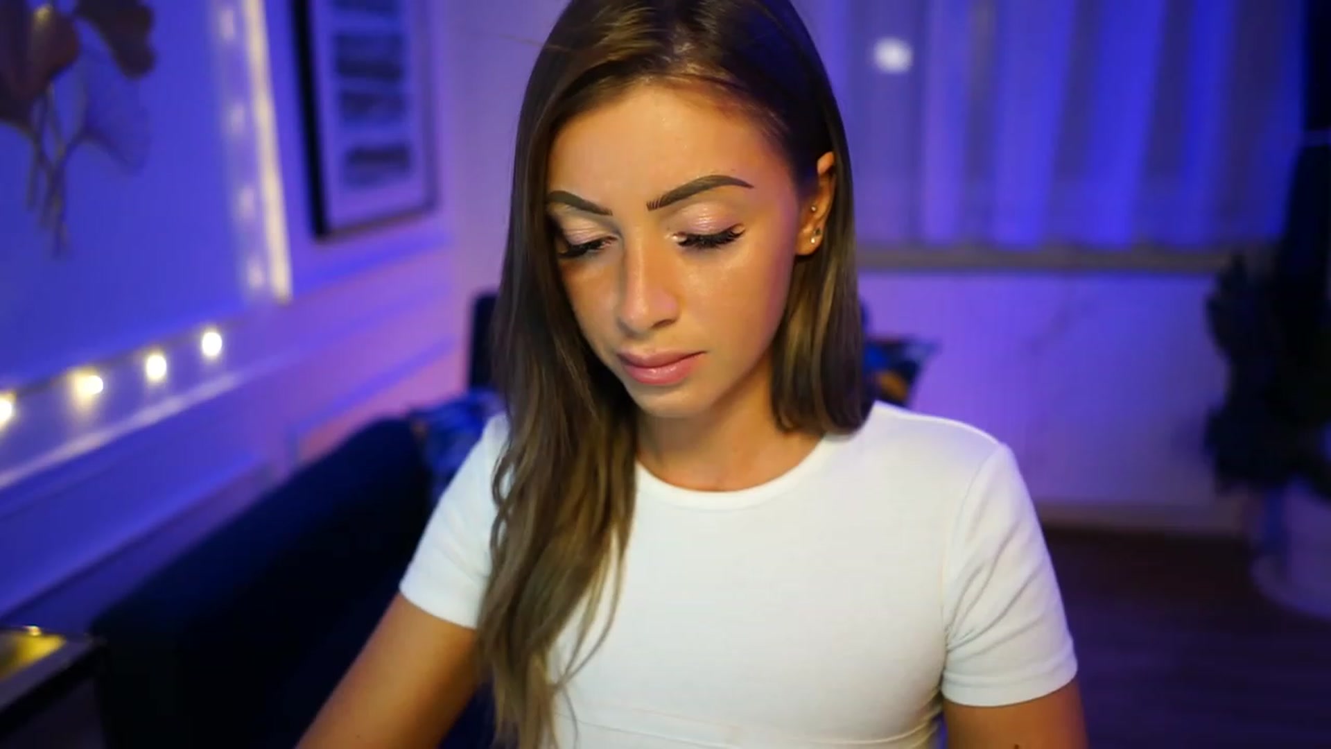 Gallery image thumbnail from emma_ruby's myfreecams stream on, 02/22/2023, 17:39 image 17 of 20