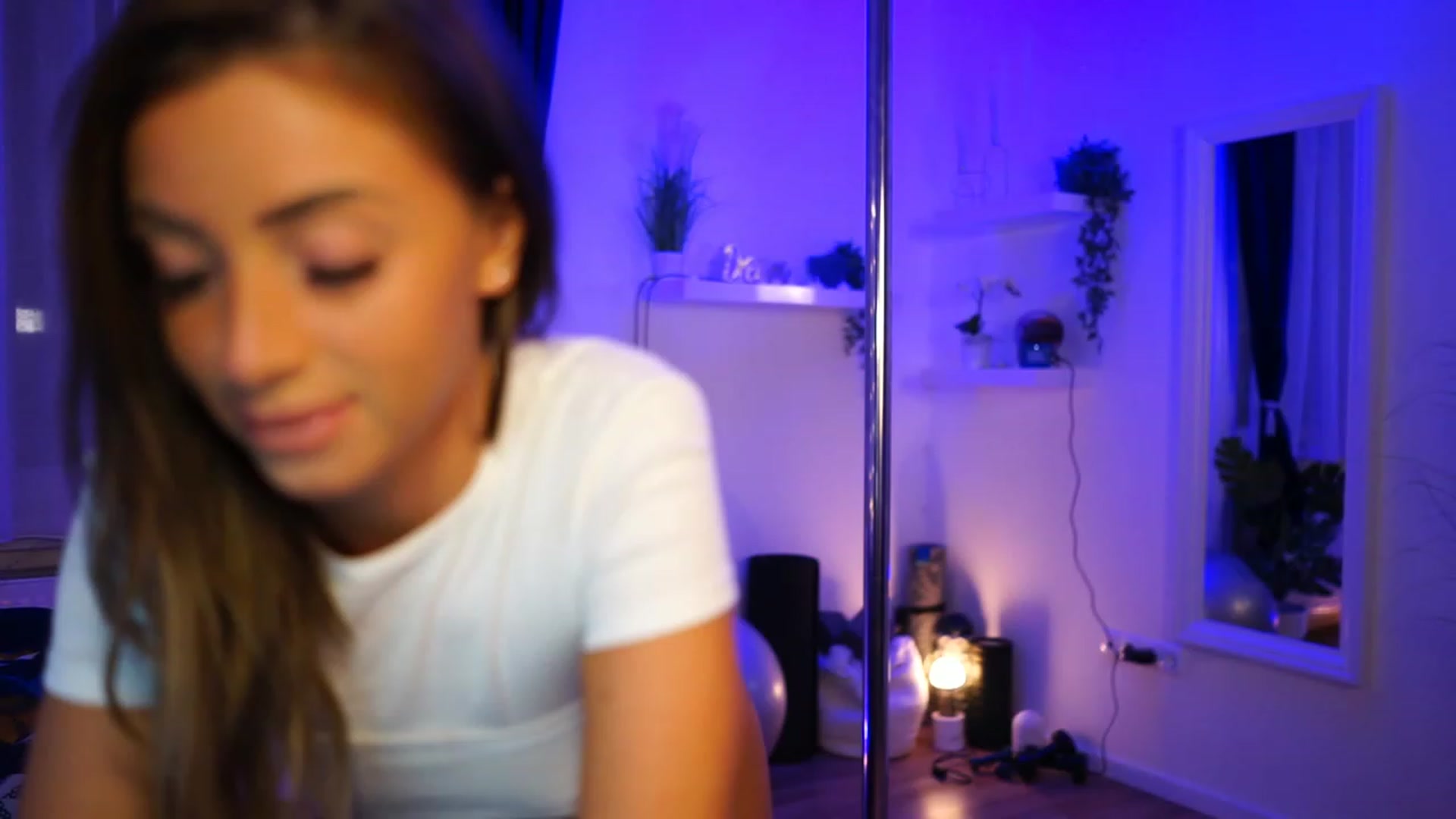 Gallery image thumbnail from emma_ruby's myfreecams stream on, 02/22/2023, 17:39 image 2 of 20