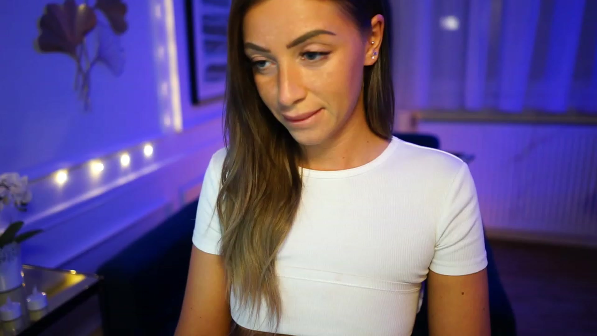 Gallery image thumbnail from emma_ruby's myfreecams stream on, 02/22/2023, 17:39 image 11 of 20