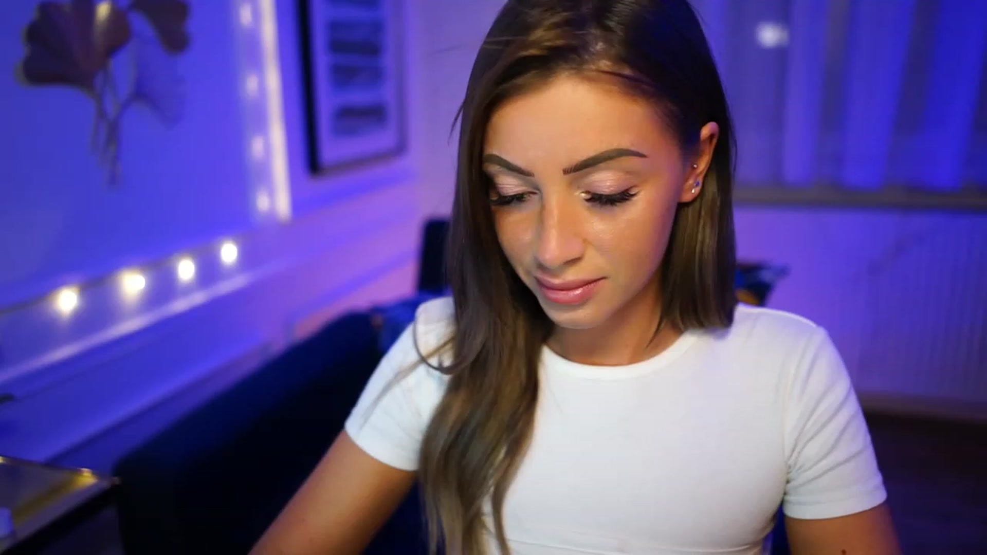 Gallery image thumbnail from emma_ruby's myfreecams stream on, 02/22/2023, 17:39 image 5 of 20
