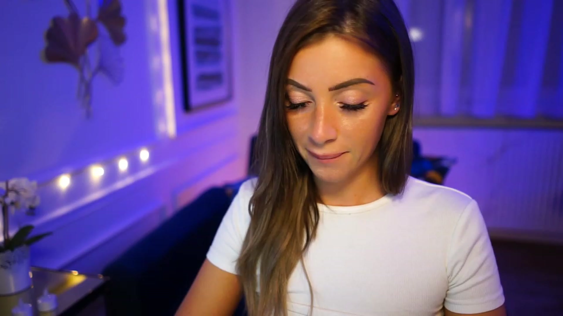 Gallery image thumbnail from emma_ruby's myfreecams stream on, 02/22/2023, 18:53 image 7 of 20