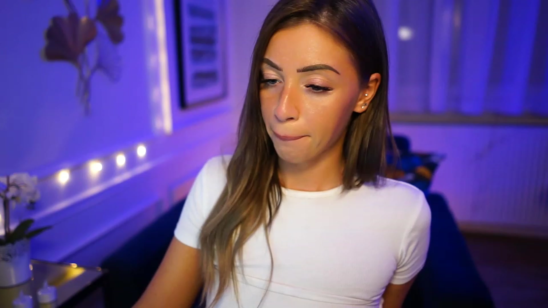 Gallery image thumbnail from emma_ruby's myfreecams stream on, 02/22/2023, 18:53 image 9 of 20