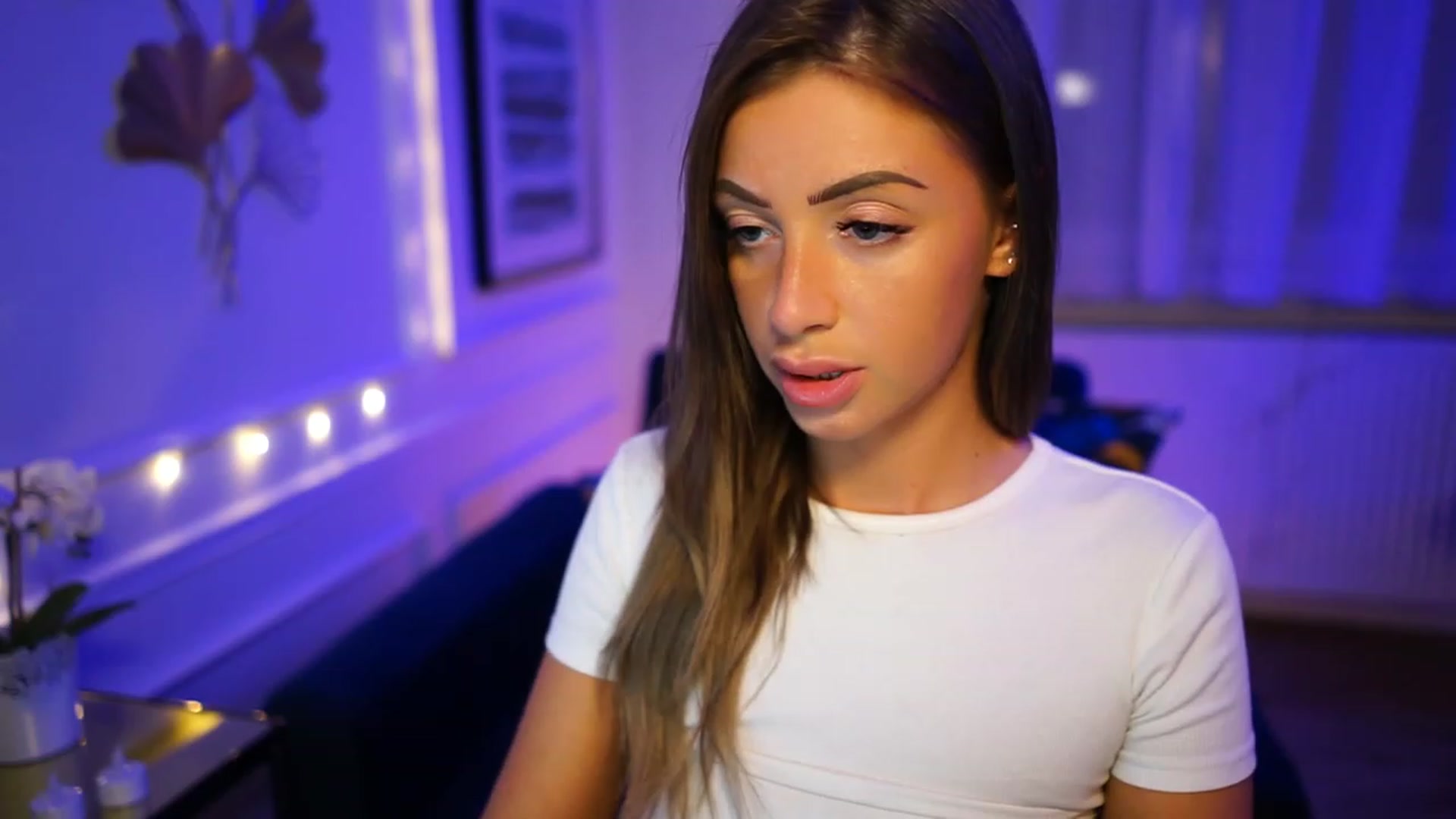 Gallery image thumbnail from emma_ruby's myfreecams stream on, 02/22/2023, 18:53 image 6 of 20