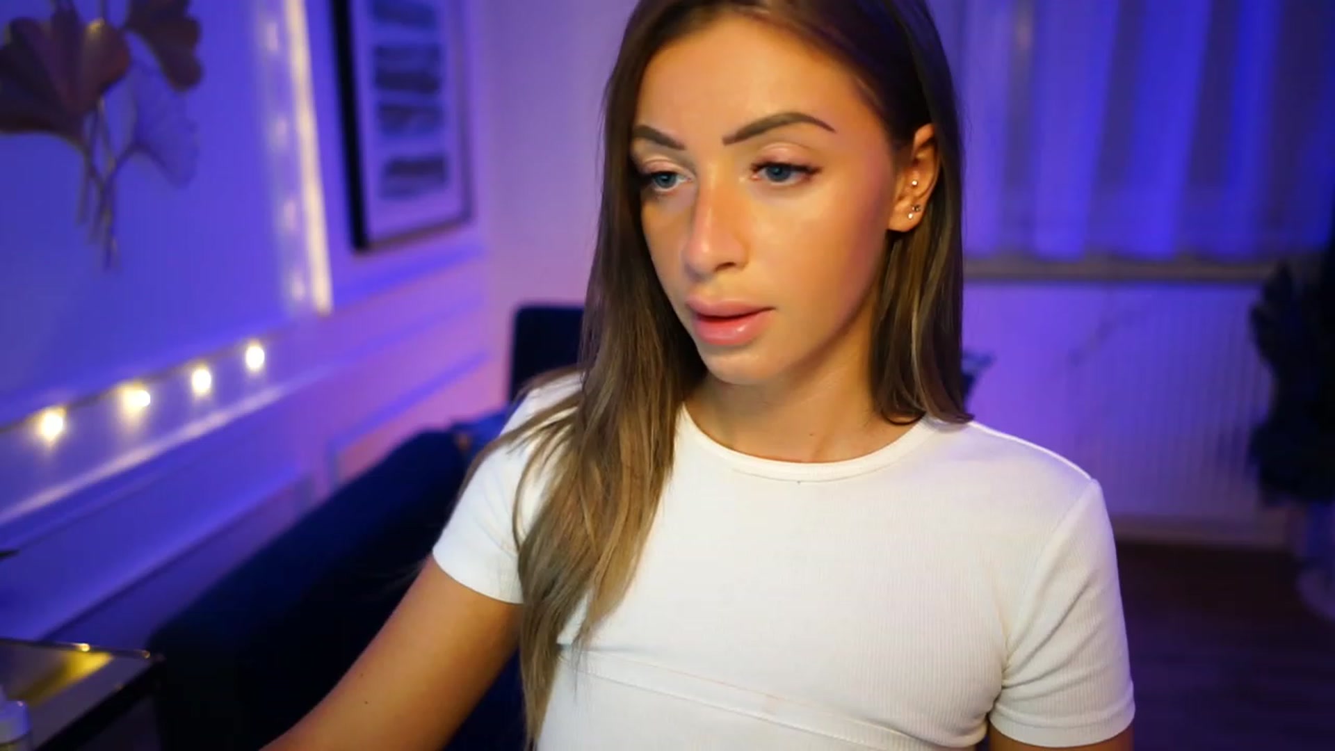 Gallery image thumbnail from emma_ruby's myfreecams stream on, 02/22/2023, 18:53 image 20 of 20