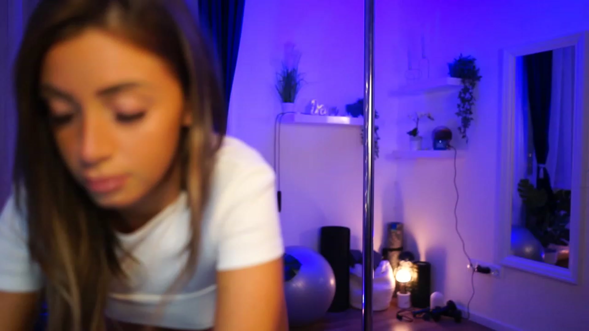 Gallery image thumbnail from emma_ruby's myfreecams stream on, 02/22/2023, 18:53 image 2 of 20