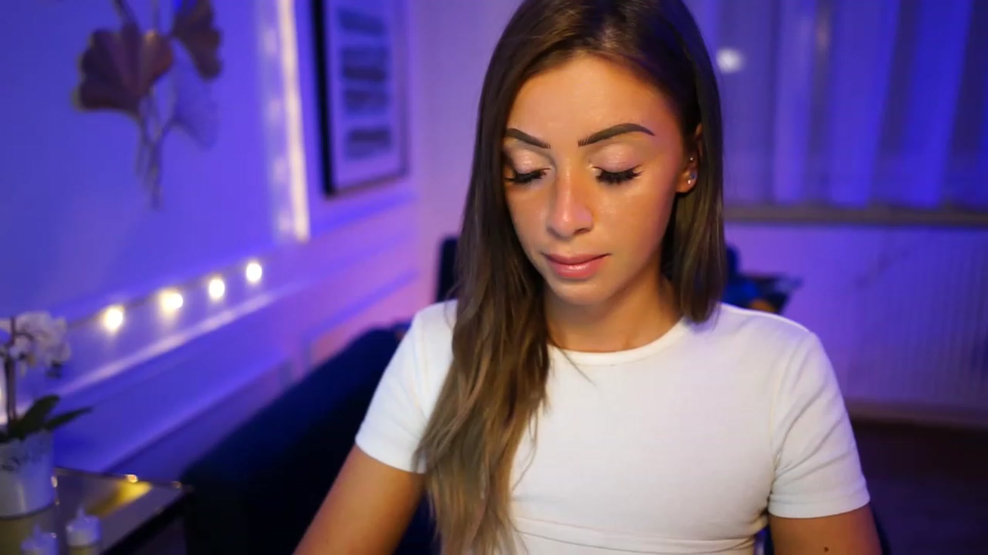 Gallery image thumbnail from emma_ruby's myfreecams stream on, 02/22/2023, 18:53 image 4 of 20