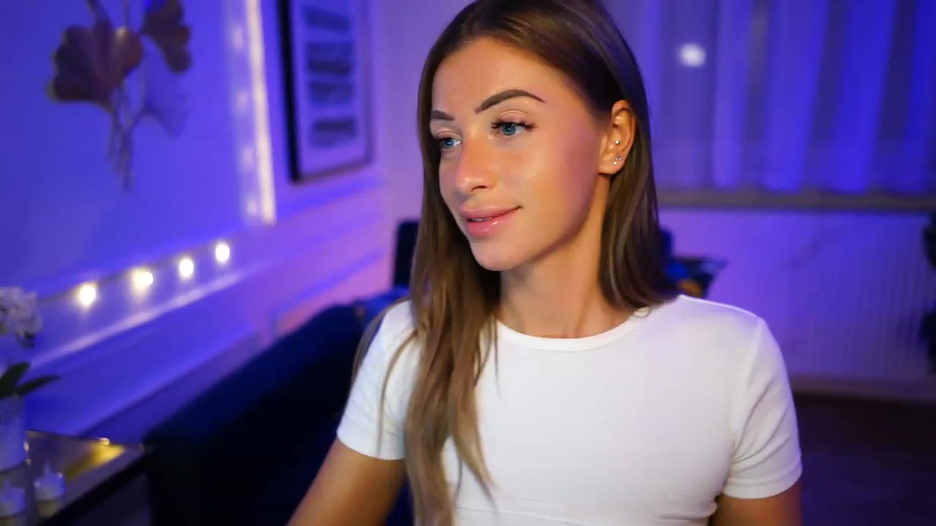 Gallery image thumbnail from emma_ruby's myfreecams stream on, 02/22/2023, 19:47 image 17 of 20