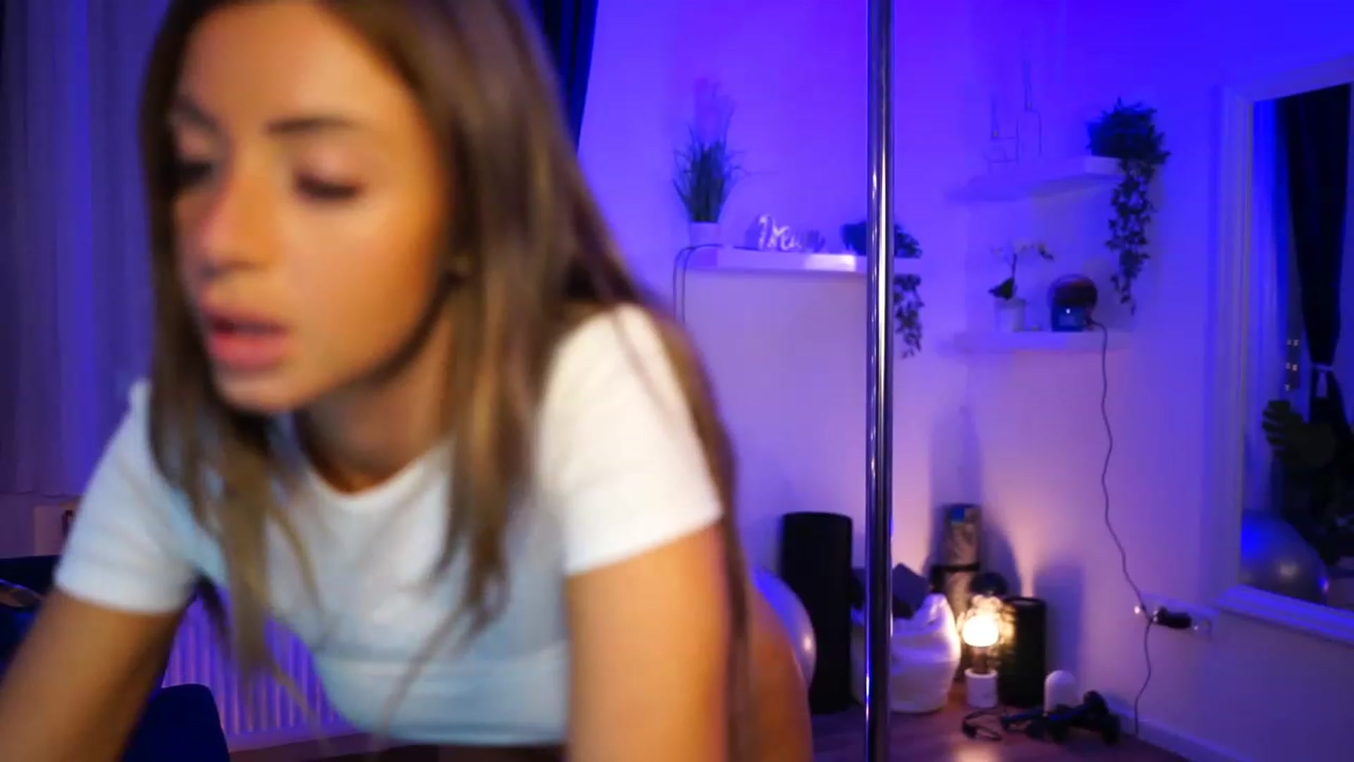 Gallery image thumbnail from emma_ruby's myfreecams stream on, 02/22/2023, 19:47 image 16 of 20