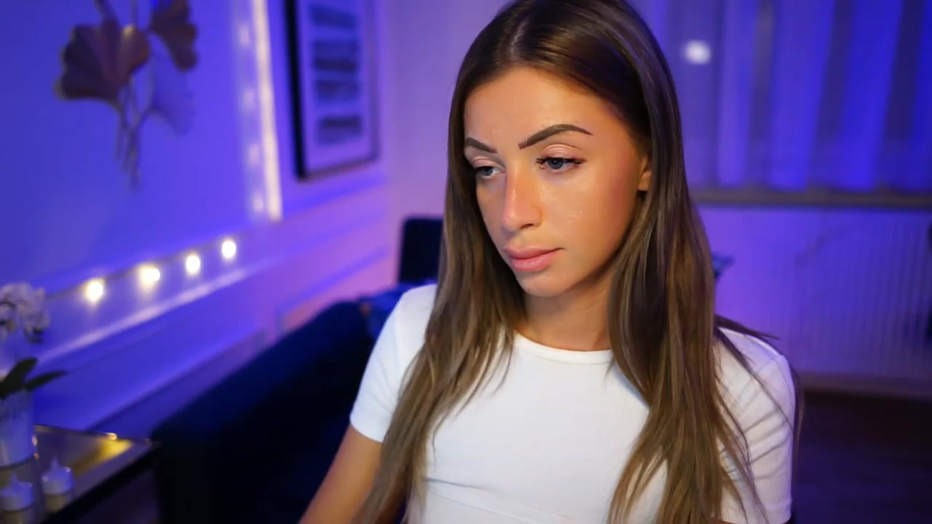 Gallery image thumbnail from emma_ruby's myfreecams stream on, 02/22/2023, 19:47 image 18 of 20