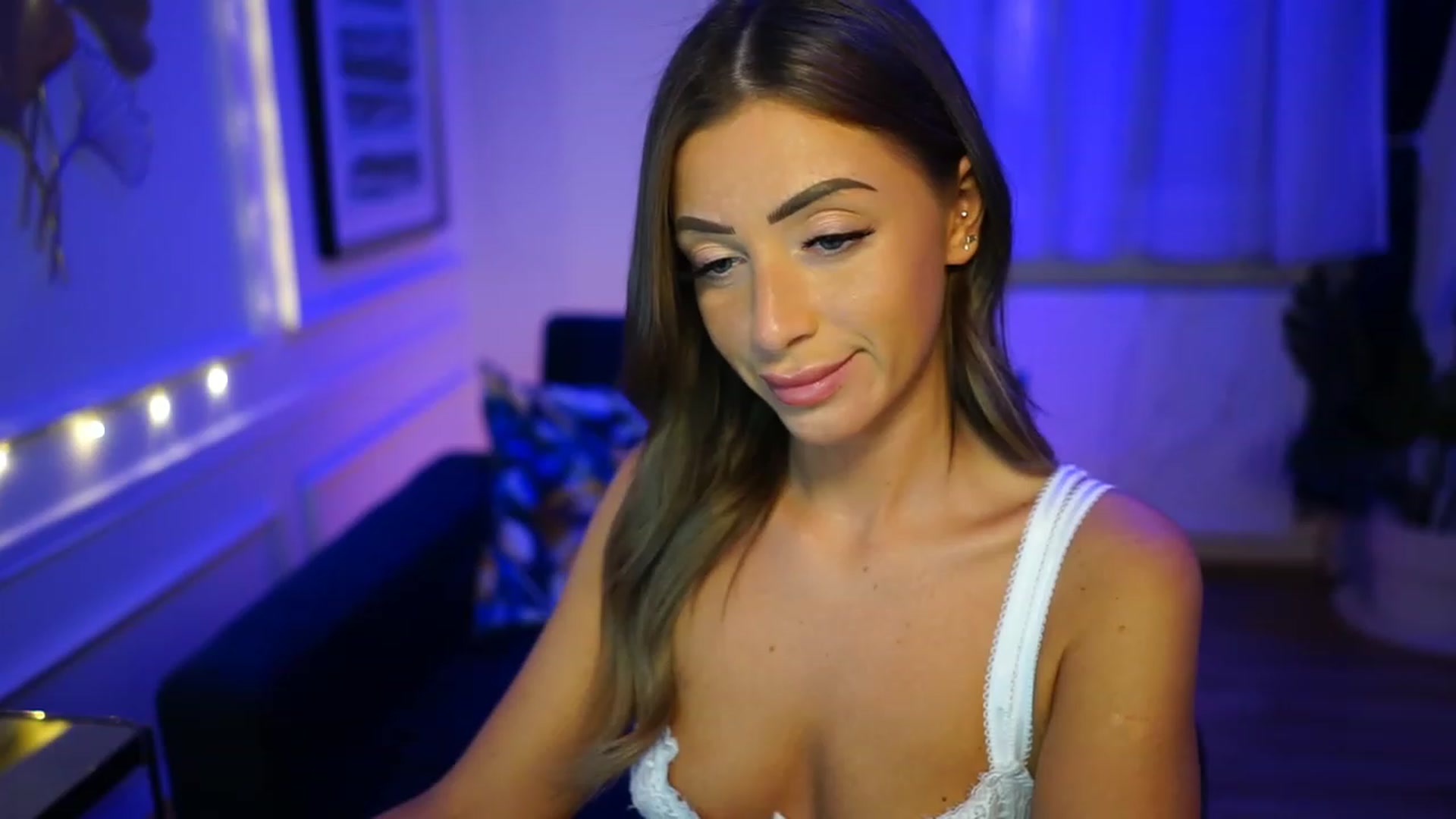 Gallery image thumbnail from emma_ruby's myfreecams stream on, 02/24/2023, 21:00 image 14 of 20