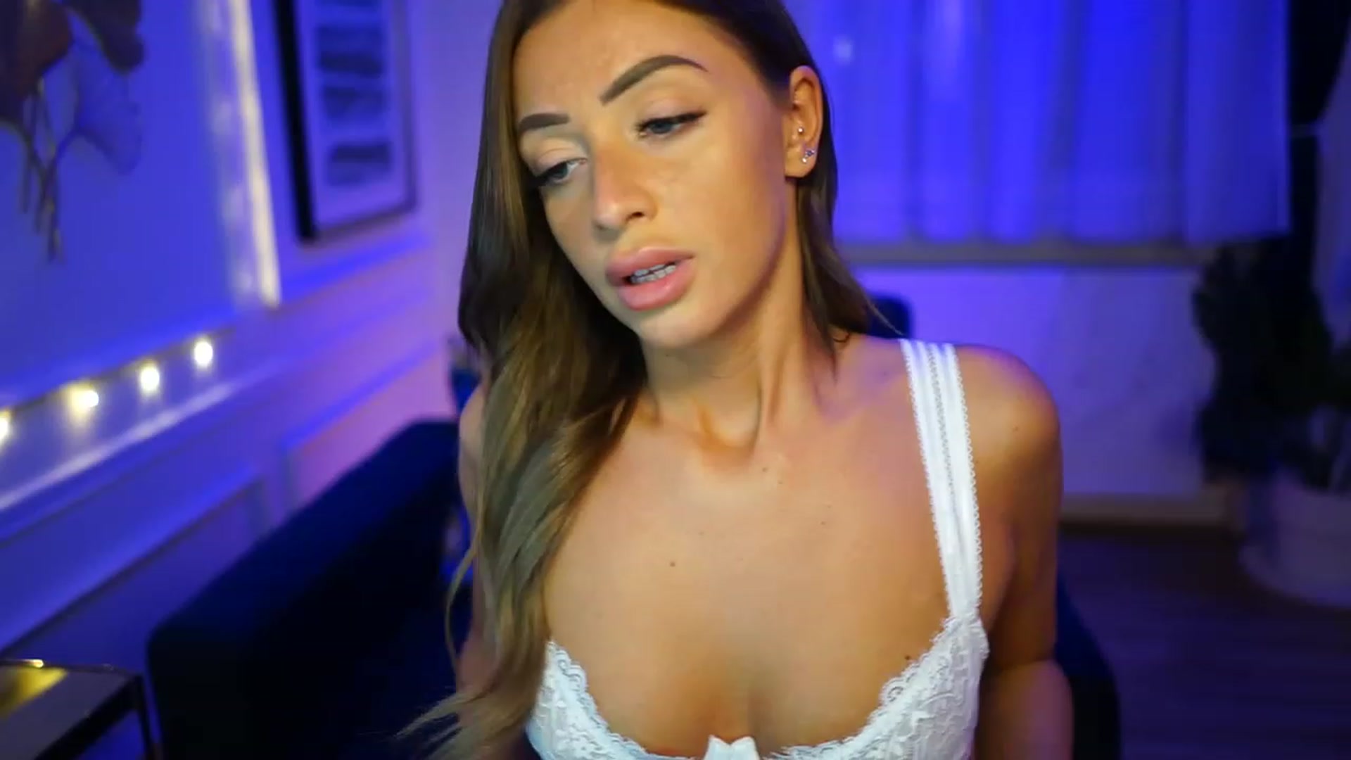 Gallery image thumbnail from emma_ruby's myfreecams stream on, 02/24/2023, 21:00 image 16 of 20