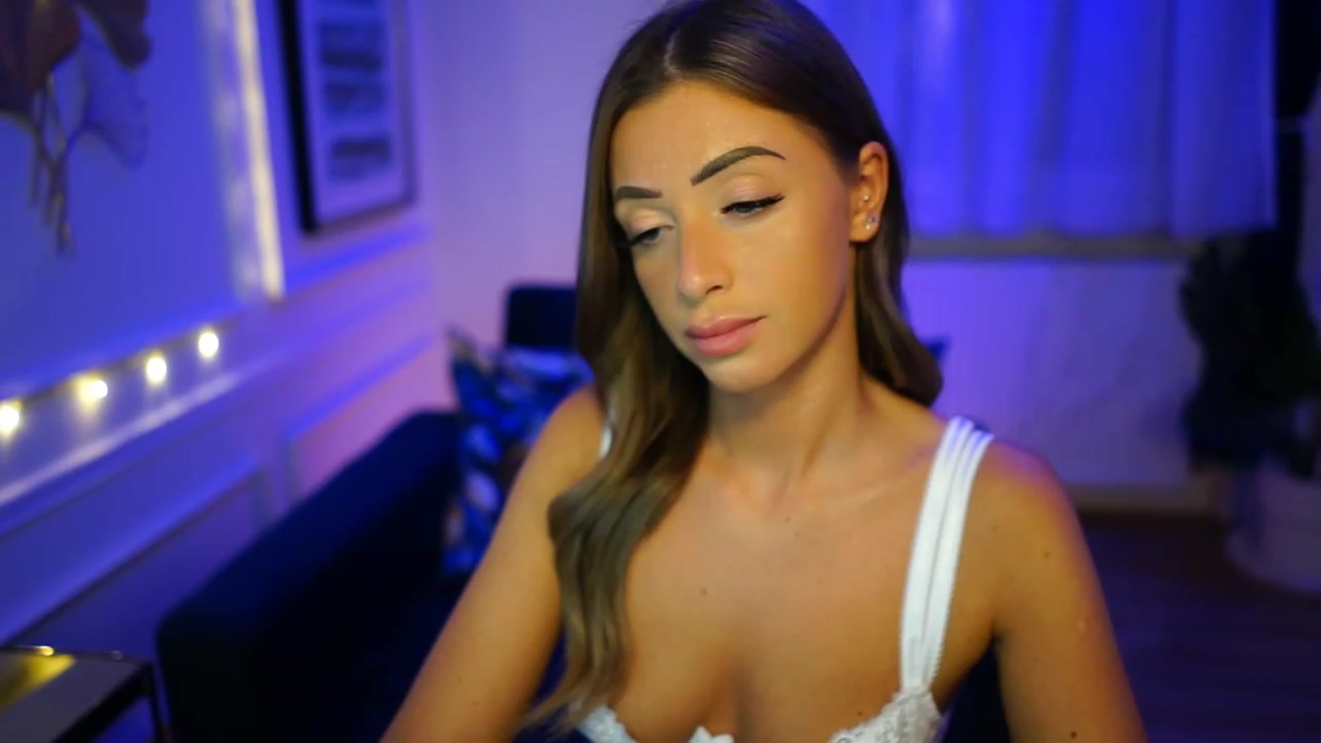 Gallery image thumbnail from emma_ruby's myfreecams stream on, 02/24/2023, 21:00 image 9 of 20