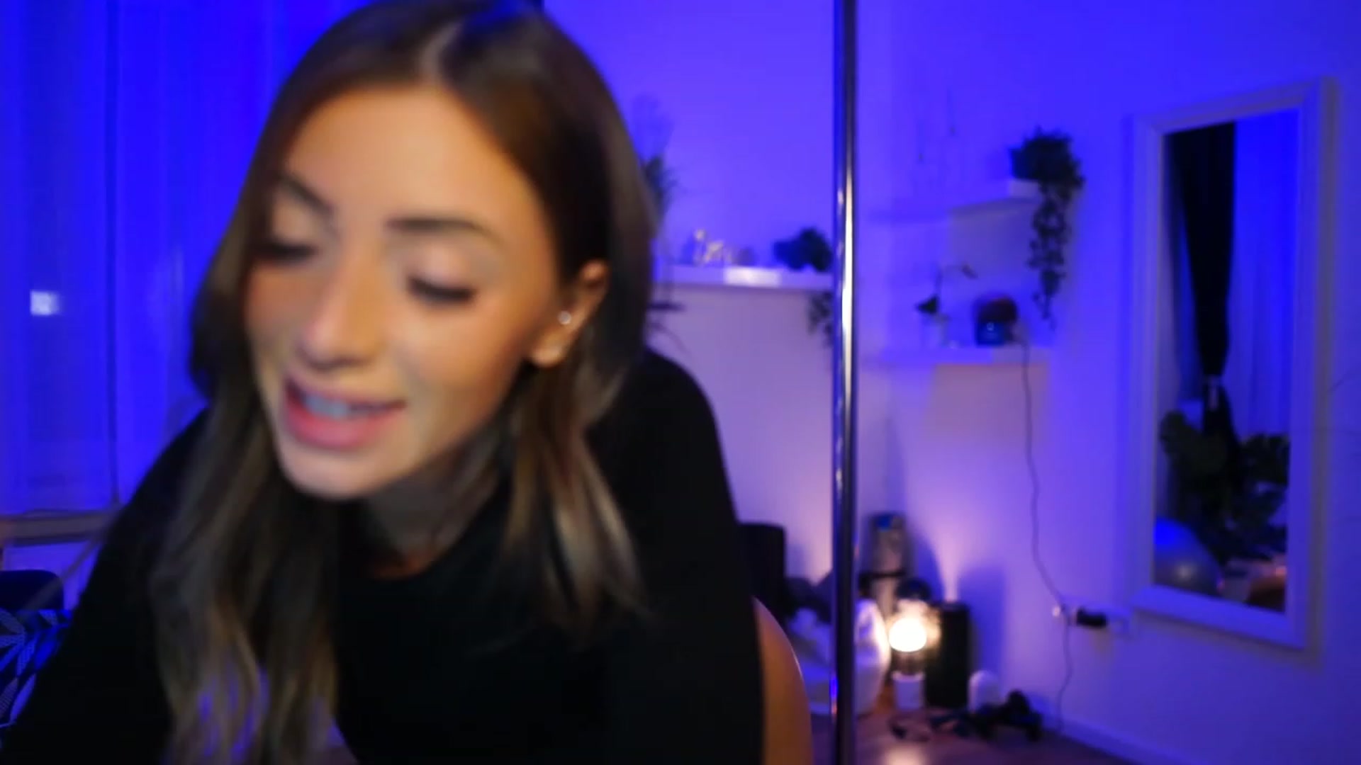 Gallery image thumbnail from emma_ruby's myfreecams stream on, 02/25/2023, 18:32 image 7 of 20