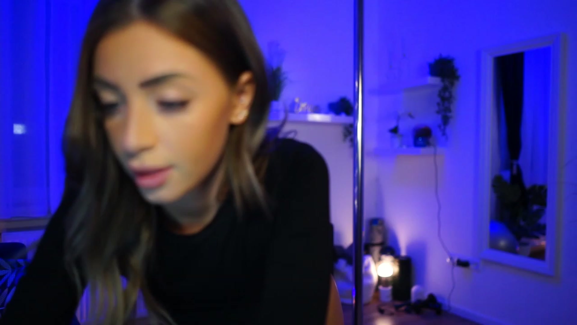 Gallery image thumbnail from emma_ruby's myfreecams stream on, 02/25/2023, 18:32 image 5 of 20
