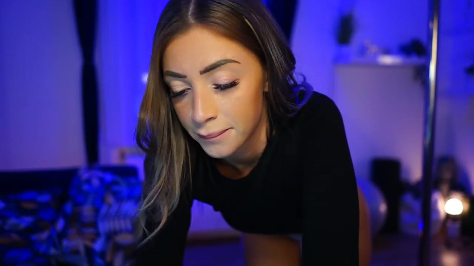 Gallery image thumbnail from emma_ruby's myfreecams stream on, 02/25/2023, 18:32 image 19 of 20