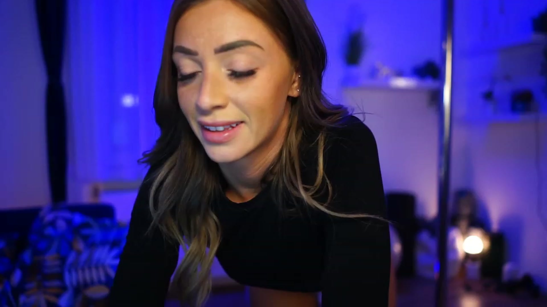 Gallery image thumbnail from emma_ruby's myfreecams stream on, 02/25/2023, 18:32 image 14 of 20
