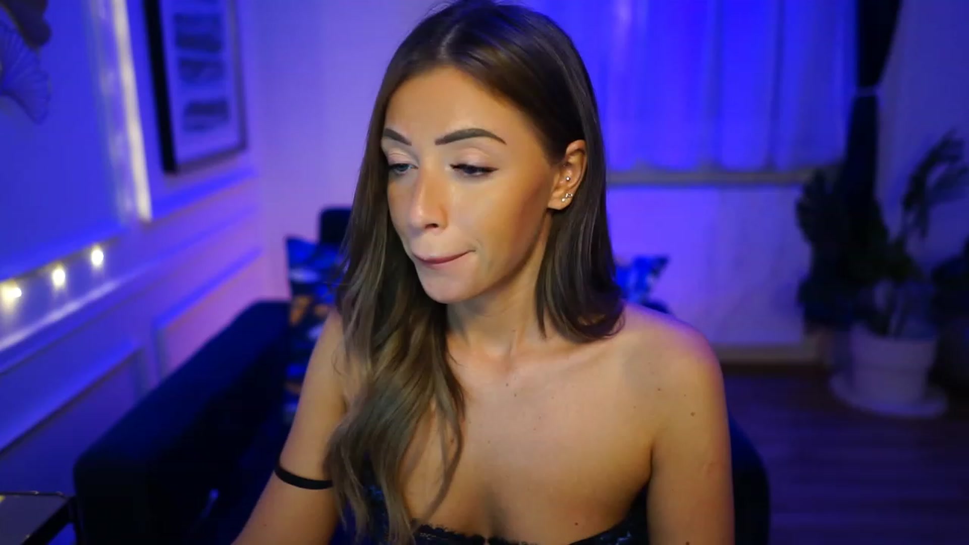 Gallery image thumbnail from emma_ruby's myfreecams stream on, 02/26/2023, 14:45 image 19 of 20