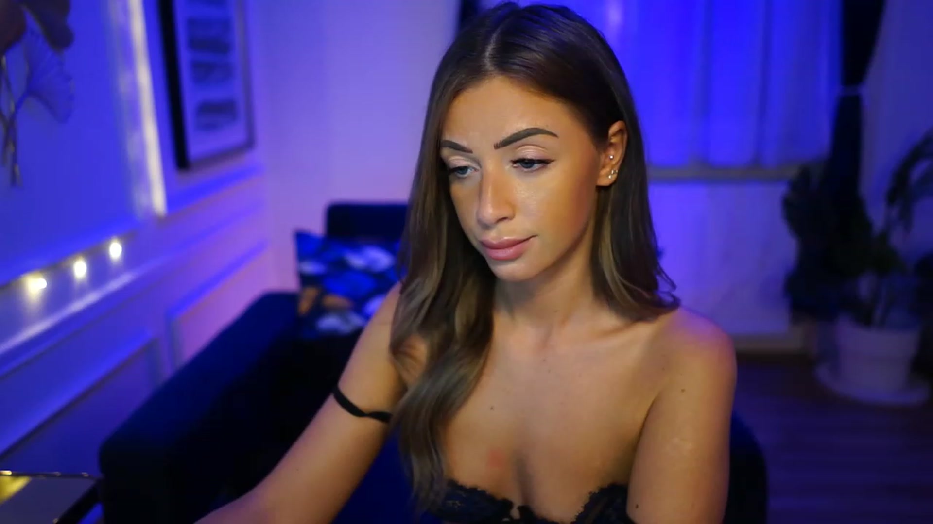 Gallery image thumbnail from emma_ruby's myfreecams stream on, 02/26/2023, 15:14 image 18 of 20