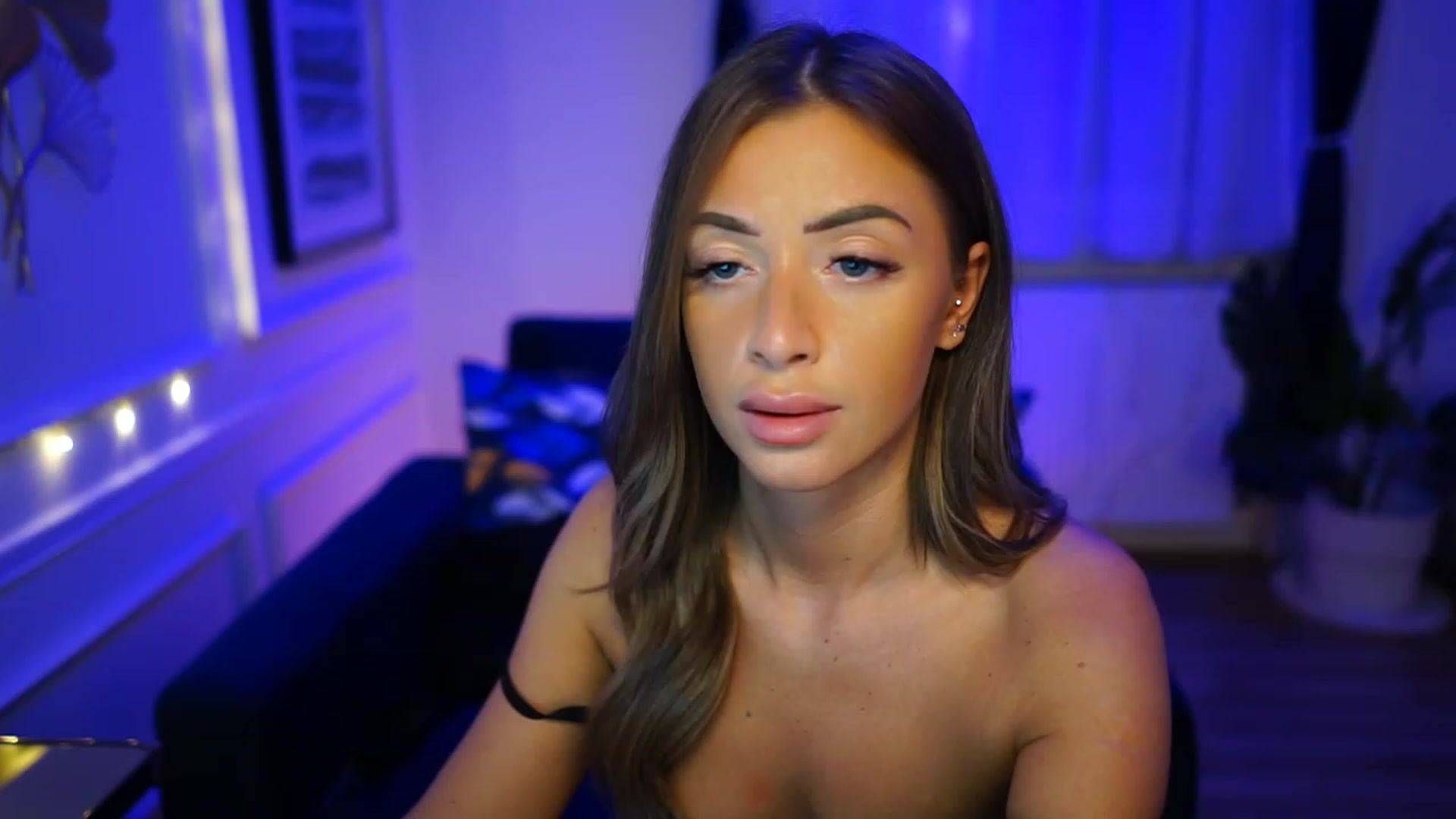 Gallery image thumbnail from emma_ruby's myfreecams stream on, 02/26/2023, 15:14 image 19 of 20