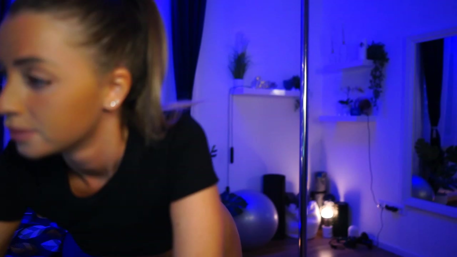 Gallery image thumbnail from emma_ruby's myfreecams stream on, 03/02/2023, 17:25 image 4 of 20