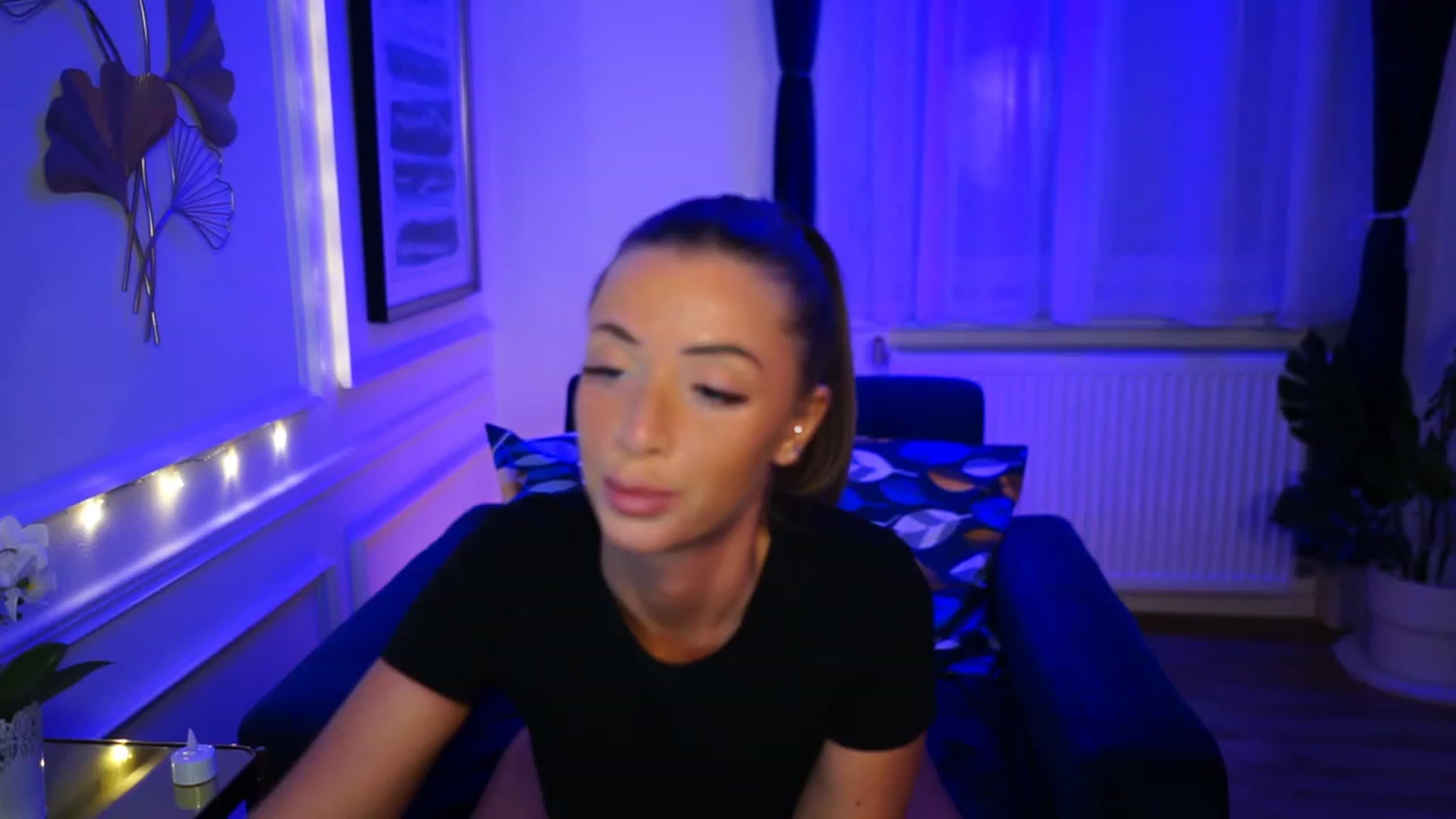 Gallery image thumbnail from emma_ruby's myfreecams stream on, 03/02/2023, 18:32 image 9 of 20
