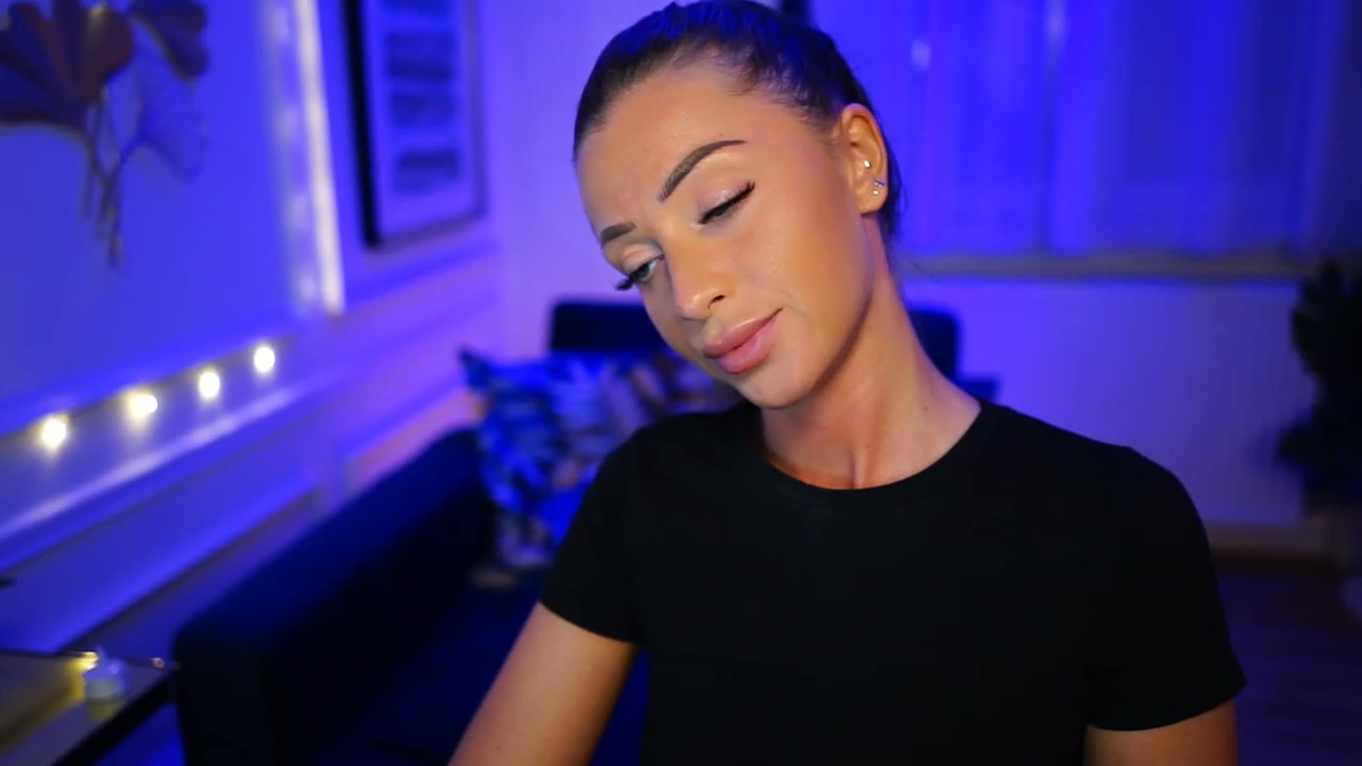 Gallery image thumbnail from emma_ruby's myfreecams stream on, 03/02/2023, 19:50 image 17 of 20