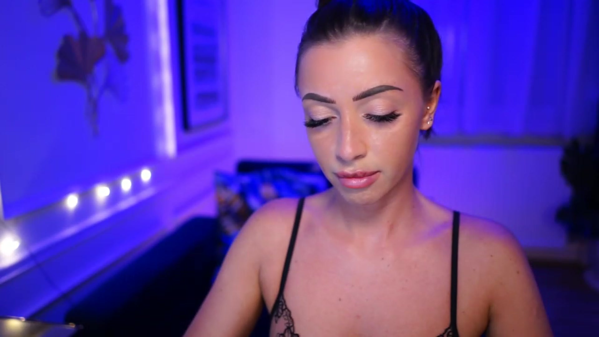 Gallery image thumbnail from emma_ruby's myfreecams stream on, 03/12/2023, 15:59 image 20 of 20