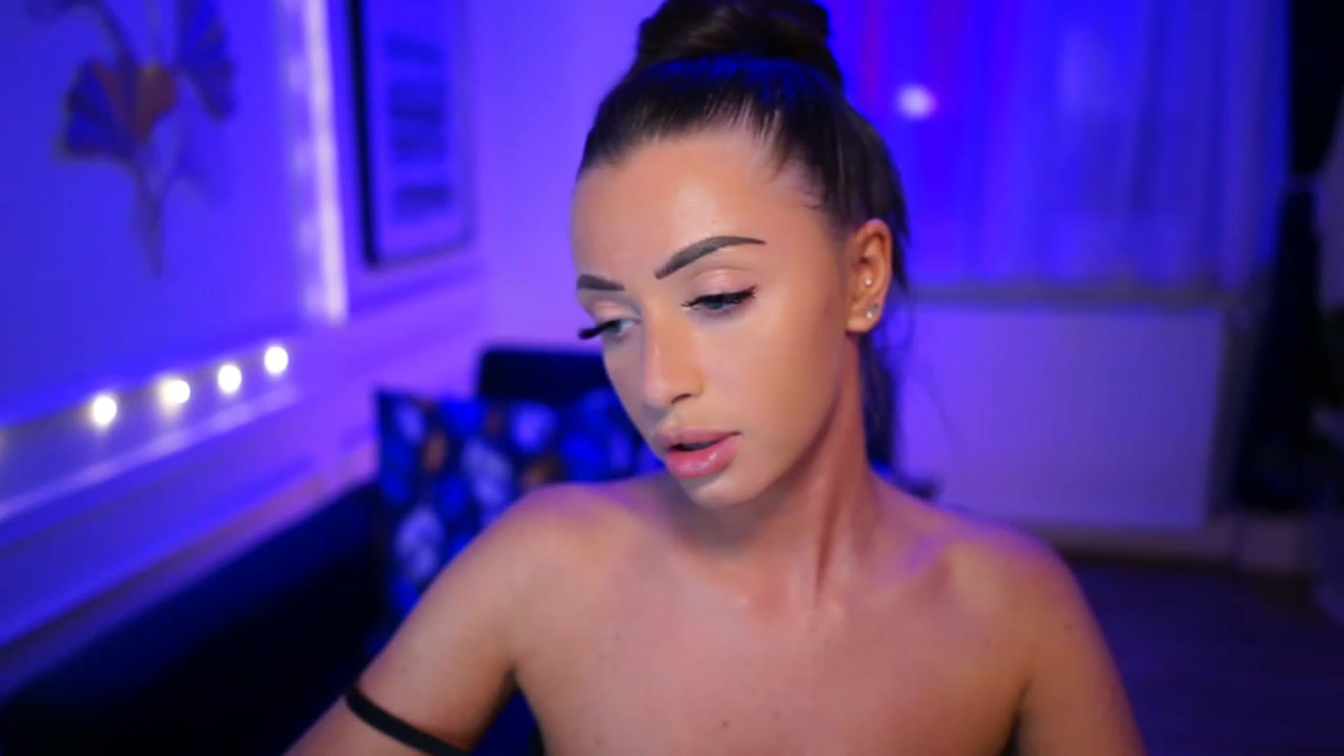 Gallery image thumbnail from emma_ruby's myfreecams stream on, 03/14/2023, 19:34 image 15 of 20