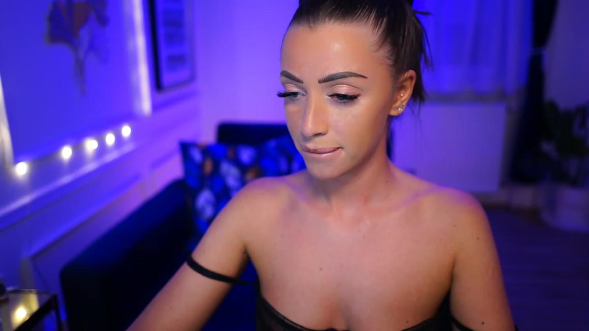 Gallery image thumbnail from emma_ruby's myfreecams stream on, 03/14/2023, 20:47 image 4 of 20