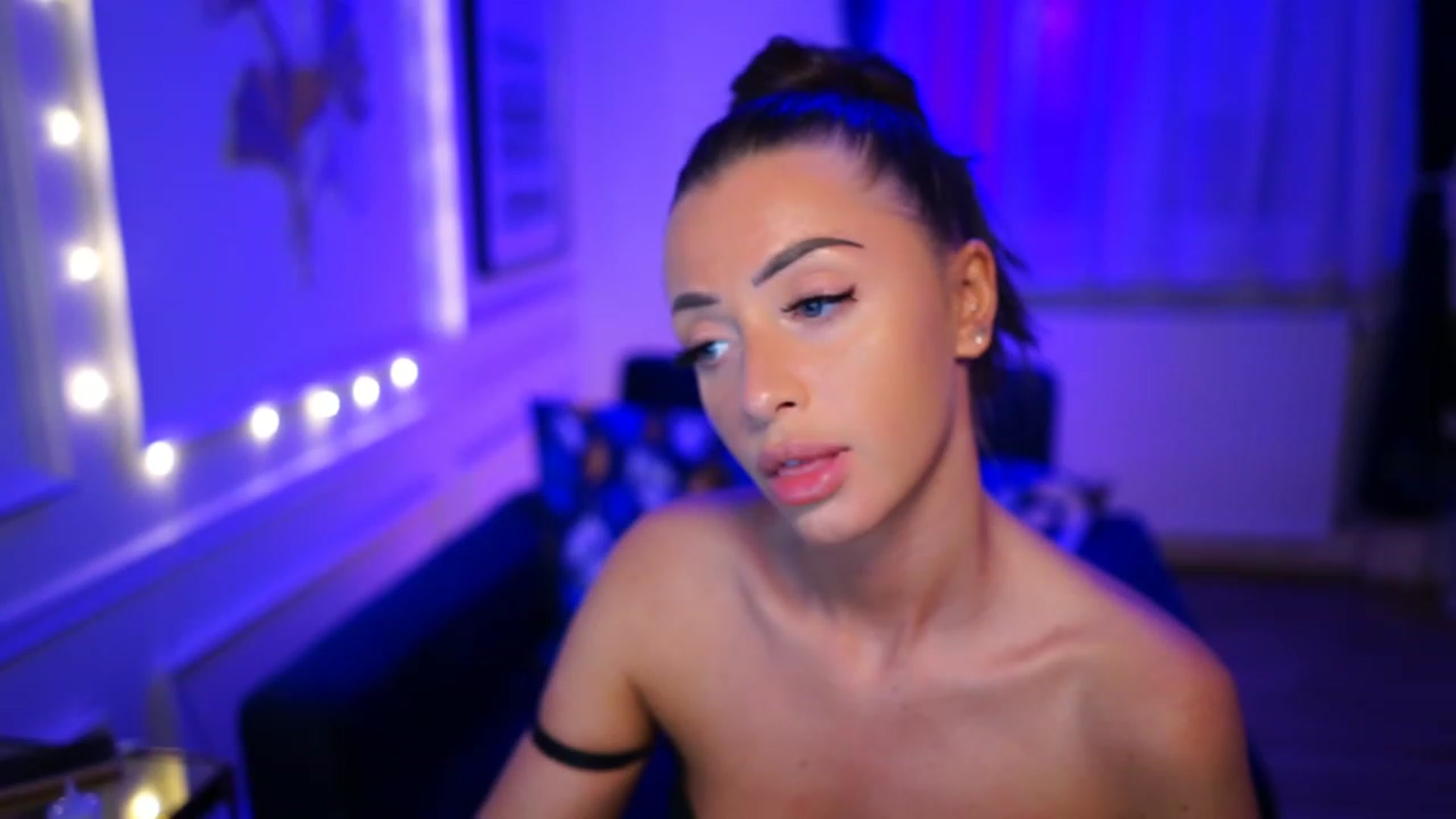 Gallery image thumbnail from emma_ruby's myfreecams stream on, 03/14/2023, 20:47 image 18 of 20