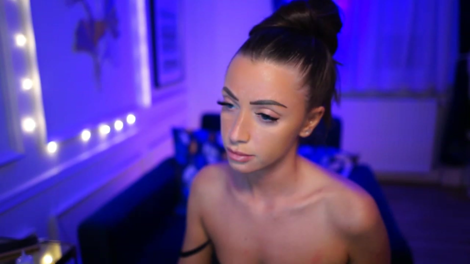 Gallery image thumbnail from emma_ruby's myfreecams stream on, 03/14/2023, 20:47 image 19 of 20